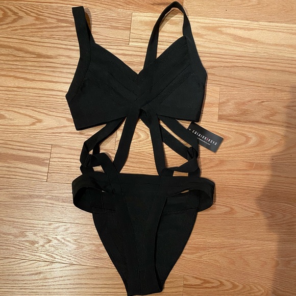 Sexy Bandage Wrap Swimsuit - Picture 4 of 6